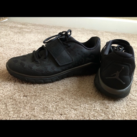 Size youth 6.5 Jordan trainers! Lightly worn! - Picture 4 of 7